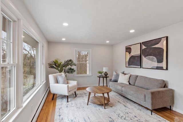 5 Ronald Ln, Shrewsbury, MA 01545