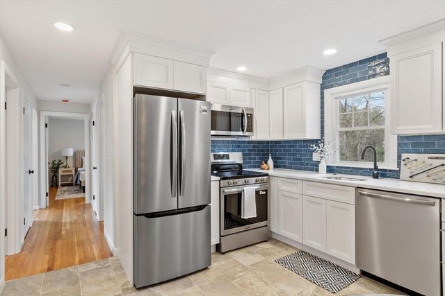 5 Ronald Ln, Shrewsbury, MA 01545