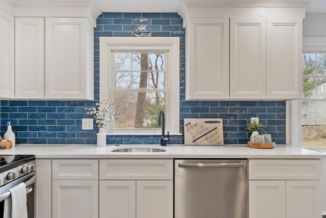 5 Ronald Ln, Shrewsbury, MA 01545