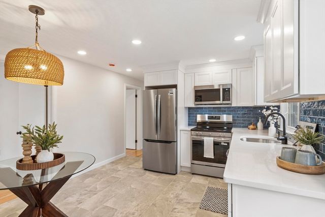 5 Ronald Ln, Shrewsbury, MA 01545