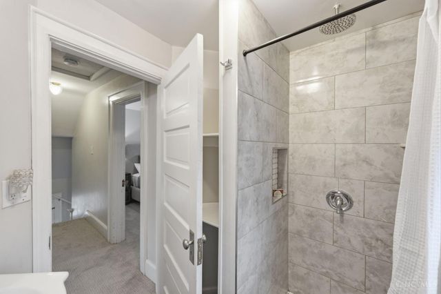 6733 Buckingham Place, Cincinnati, OH 45227