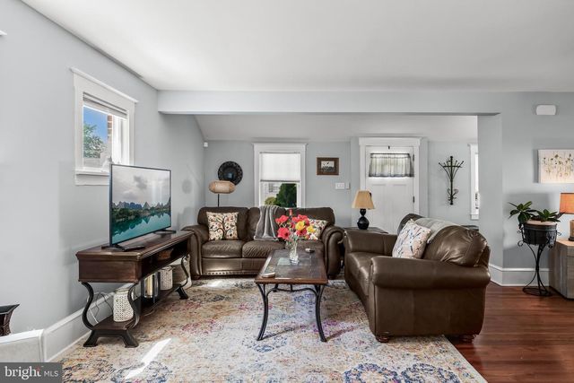 615 N WALNUT AVE, Magnolia, NJ 08049