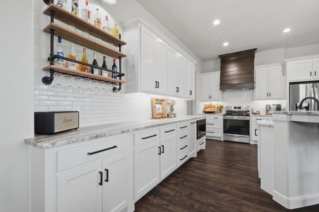 148 Lakeview Circle, Pilot Point, TX 76258