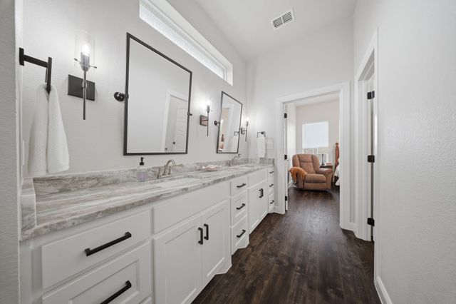 148 Lakeview Circle, Pilot Point, TX 76258