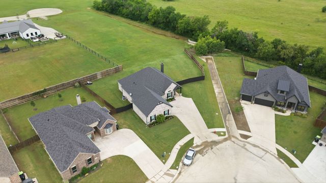 148 Lakeview Circle, Pilot Point, TX 76258