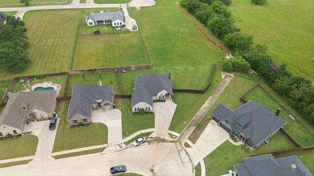 148 Lakeview Circle, Pilot Point, TX 76258