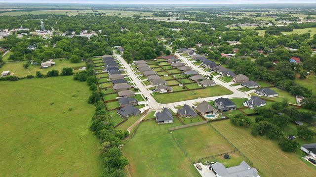 148 Lakeview Circle, Pilot Point, TX 76258