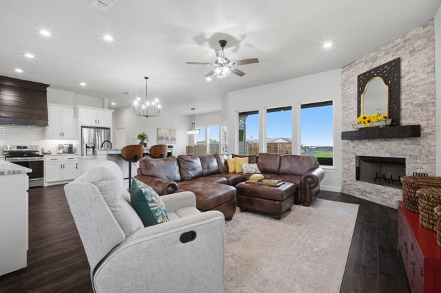 148 Lakeview Circle, Pilot Point, TX 76258