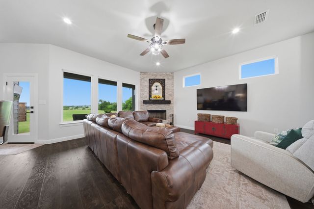 148 Lakeview Circle, Pilot Point, TX 76258