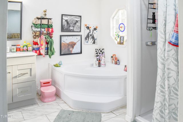 257 Hickory Hills Road, Church Hill, TN 37642