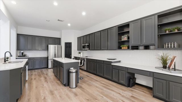 58 S Longsford Circle, The Woodlands, TX 77382