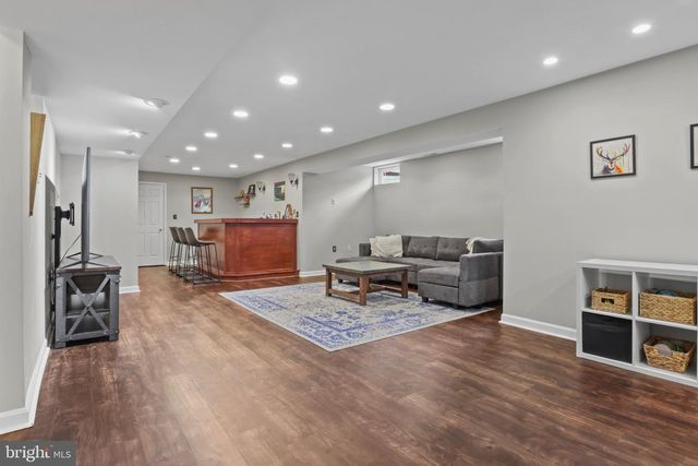718 INVERMERE DR NE, Leesburg, VA 20176