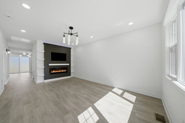 2714 N New England Avenue, Chicago, IL 60707