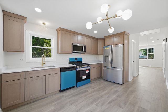 2714 N New England Avenue, Chicago, IL 60707