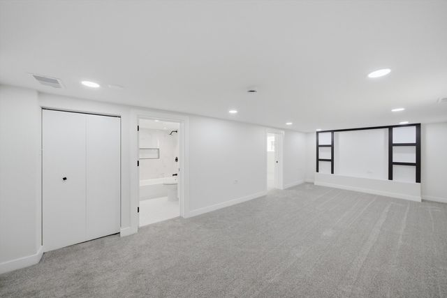 2714 N New England Avenue, Chicago, IL 60707