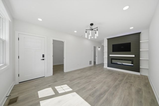 2714 N New England Avenue, Chicago, IL 60707