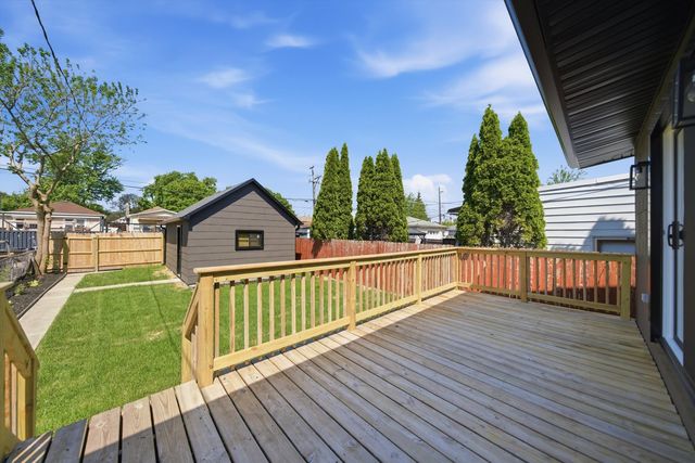 2714 N New England Avenue, Chicago, IL 60707