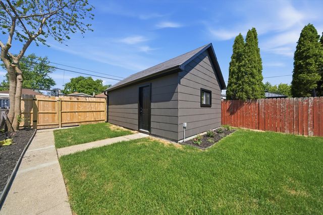 2714 N New England Avenue, Chicago, IL 60707