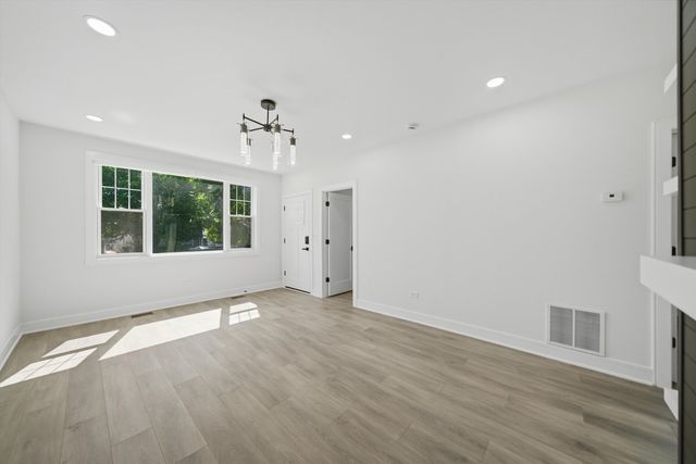 2714 N New England Avenue, Chicago, IL 60707