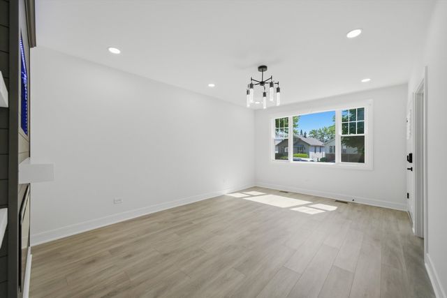 2714 N New England Avenue, Chicago, IL 60707