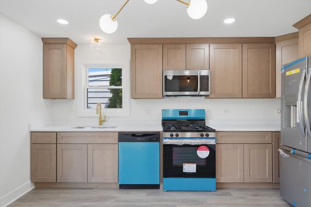 2714 N New England Avenue, Chicago, IL 60707