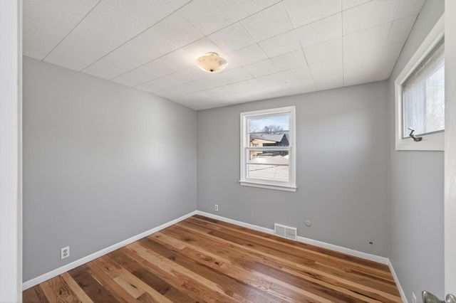 1701 Rose Avenue E, Saint Paul, MN 55106