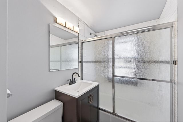 1701 Rose Avenue E, Saint Paul, MN 55106