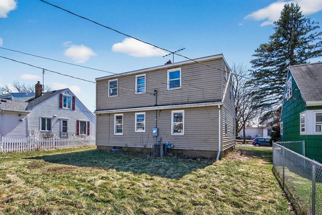 1701 Rose Avenue E, Saint Paul, MN 55106