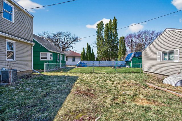 1701 Rose Avenue E, Saint Paul, MN 55106