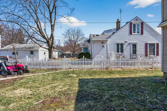 1701 Rose Avenue E, Saint Paul, MN 55106