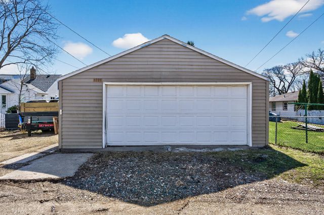 1701 Rose Avenue E, Saint Paul, MN 55106