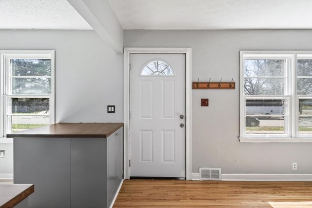 1701 Rose Avenue E, Saint Paul, MN 55106