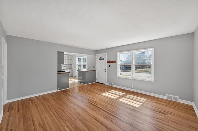 1701 Rose Avenue E, Saint Paul, MN 55106