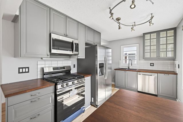 1701 Rose Avenue E, Saint Paul, MN 55106