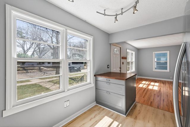 1701 Rose Avenue E, Saint Paul, MN 55106