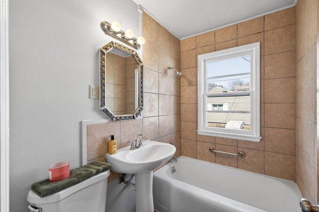 1701 Rose Avenue E, Saint Paul, MN 55106