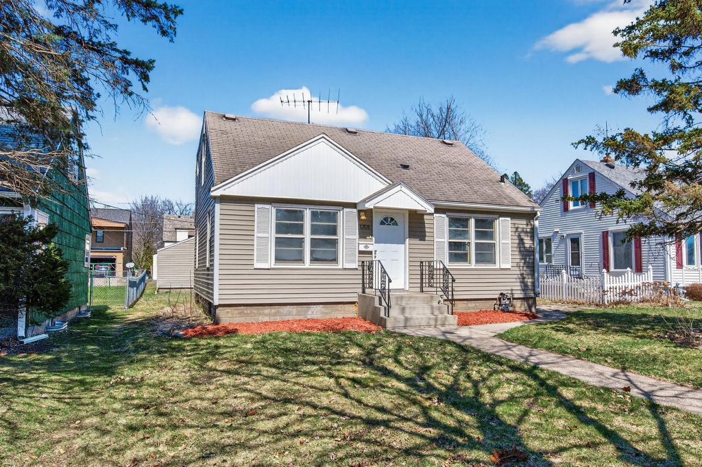 1701 Rose Avenue E, Saint Paul, MN 55106