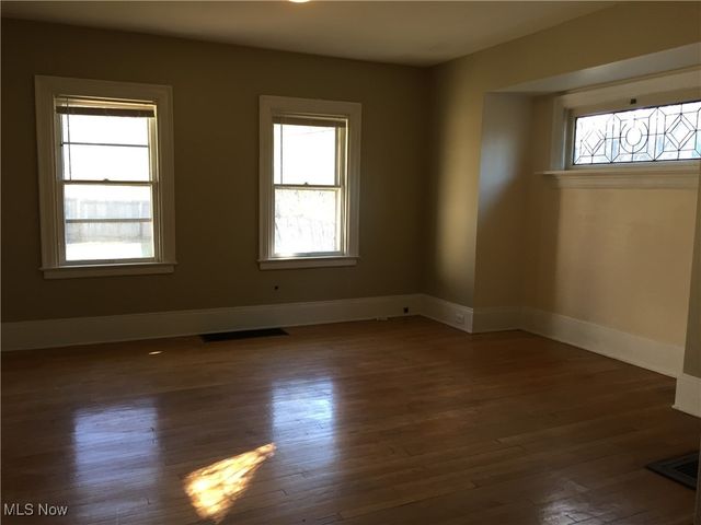 3186 Whitethorn Road, Cleveland Heights, OH 44118