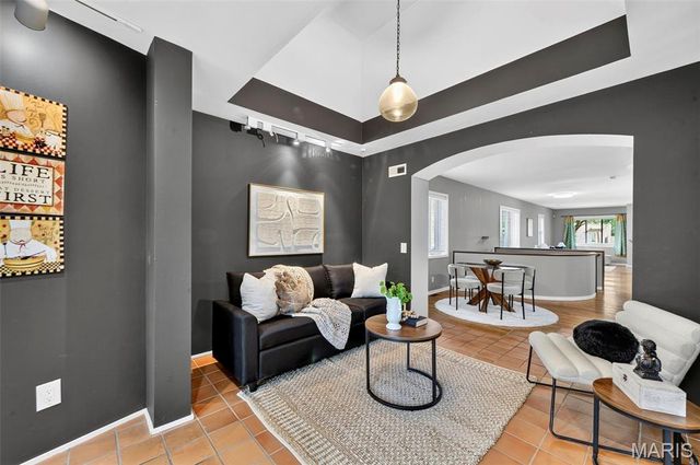 7458 Gannon Avenue, University City, MO 63130