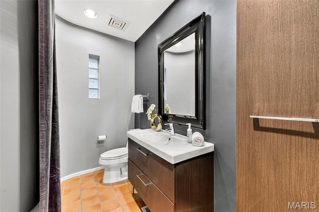 7458 Gannon Avenue, University City, MO 63130