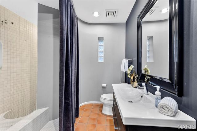 7458 Gannon Avenue, University City, MO 63130