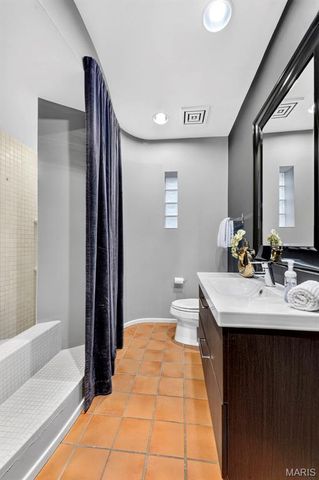 7458 Gannon Avenue, University City, MO 63130
