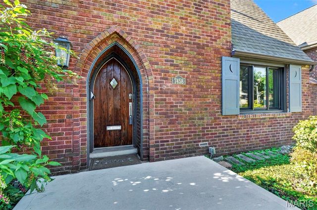 7458 Gannon Avenue, University City, MO 63130