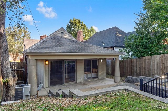 7458 Gannon Avenue, University City, MO 63130