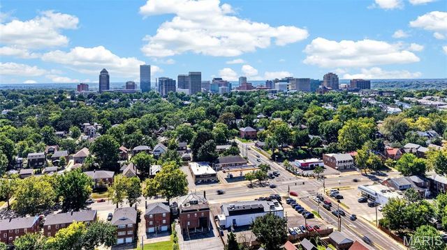 7458 Gannon Avenue, University City, MO 63130