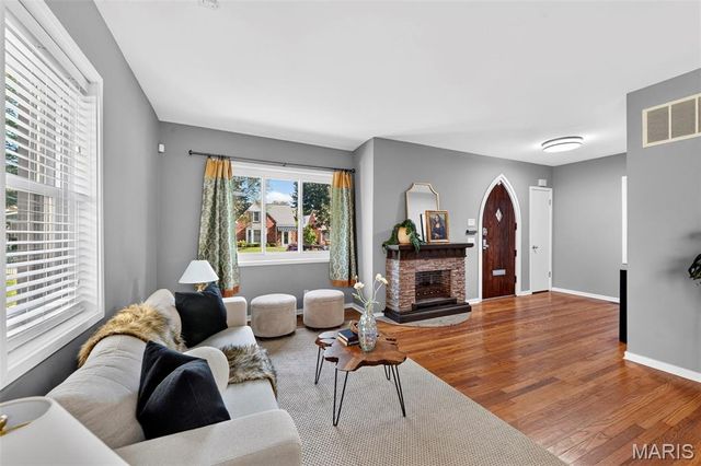 7458 Gannon Avenue, University City, MO 63130