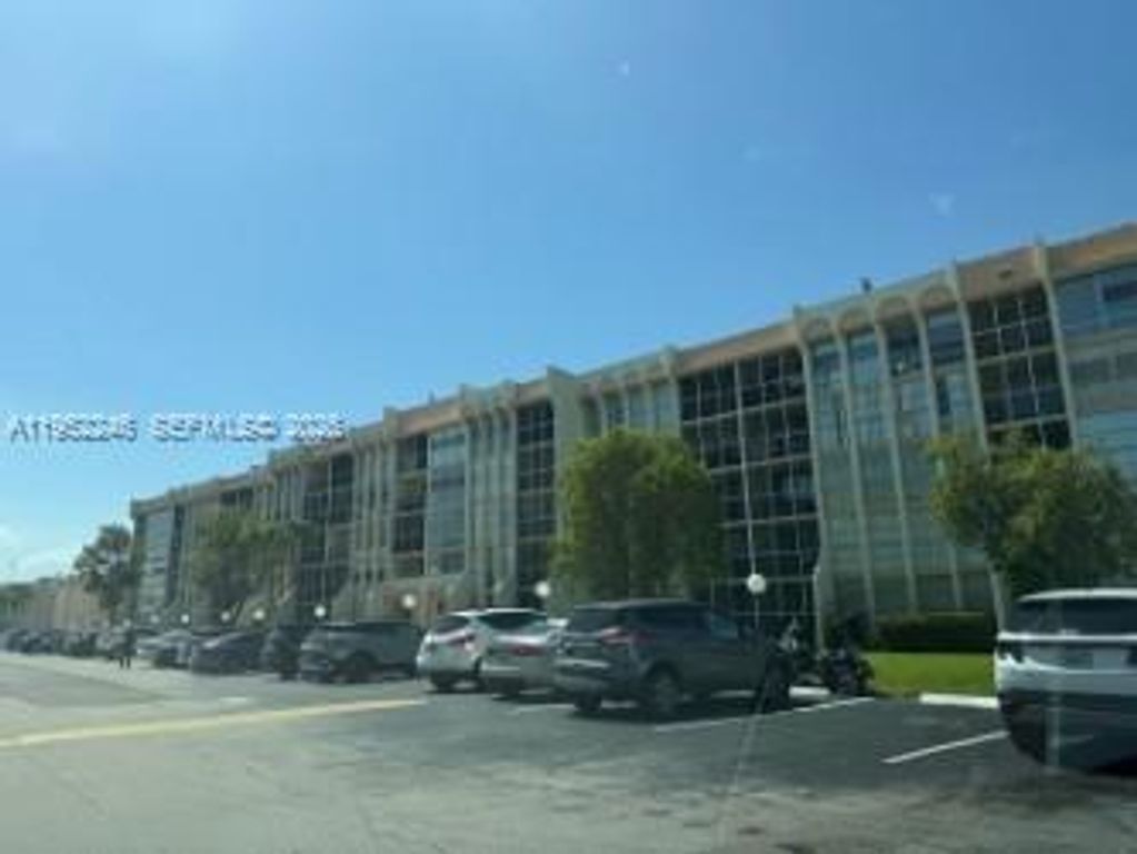 801 Three Islands Blvd 112, Hallandale Beach, FL 33009