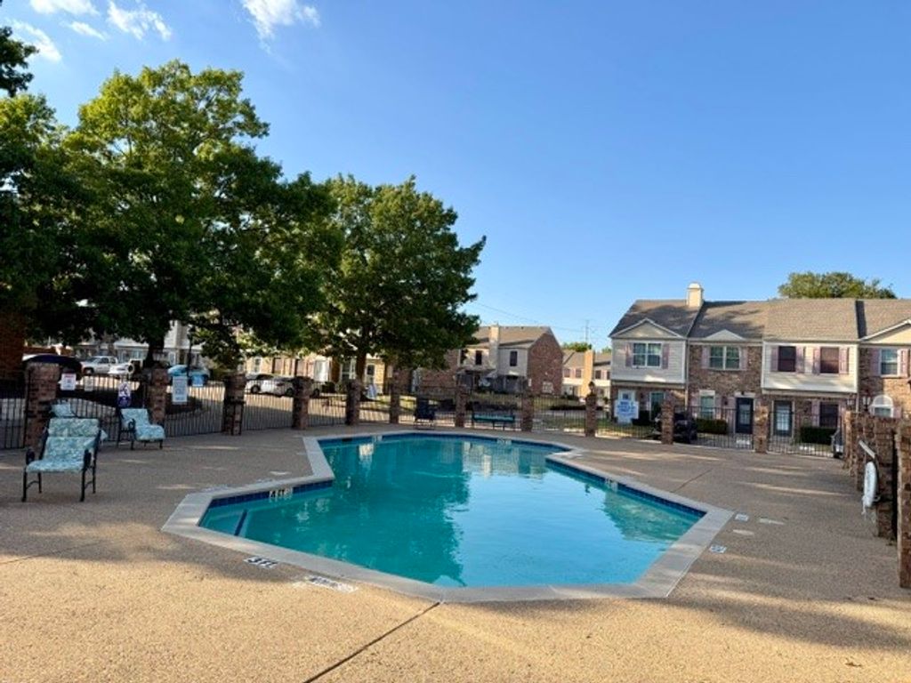 621 Carriagehouse Lane 4f, Garland, TX 75040