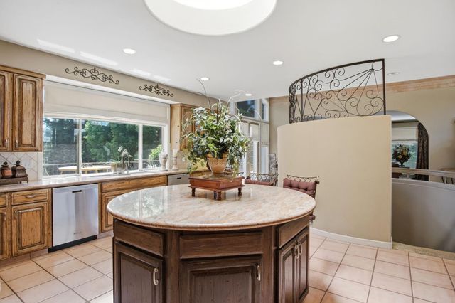 10236 Whitetail Dr, Oakdale, CA 95361