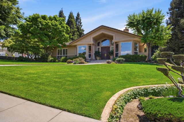 10236 Whitetail Dr, Oakdale, CA 95361
